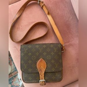 Louis Vuitton Cartouchiere GM Brown
Monogram Bag. Will take offers!
